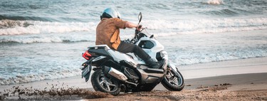 El SYM ADX 125 es un nuevo scooter-trail de 12 CV que quiere ser el SUV de las 125 cc por 4.299 euros