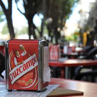 Los bares se enfrentan a pérdidas millonarias con la ley del alcohol que prohíbe patrocinios de cerveza, afirman los hosteleros 