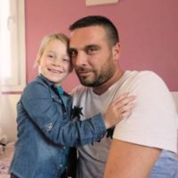 Sus compañeros de trabajo le cedieron sus vacaciones para que pudiera tener 350 días para cuidar de su hija con cáncer 