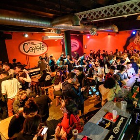 El Triángulo Golfo barcelonés pierde otro icono: cierra el bar Coyote en Poblenou 