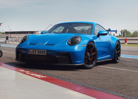 Porsche 911 GT3 2022: 510 hp, caja manual y 0-100 km/h en 3.3 segundos para el rey de los track days