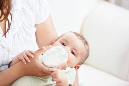 Los bebés que toman leche artificial tienen más riesgo de padecer enfermedades del corazón en la edad adulta
