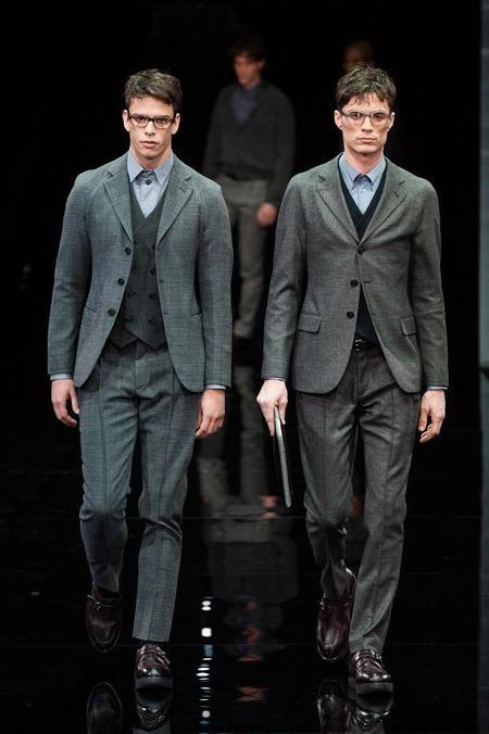 El hombre del traje gris