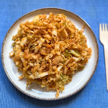 Repollo rehogado con ajo y pimentón, receta fácil y saludable