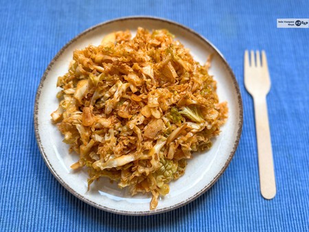 Repollo rehogado con ajo y pimentón, receta fácil y saludable