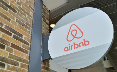 Airbnb se estrena en bolsa valorada en 47.300 millones de dólares y aumentando sustancialmente el precio de la OPV