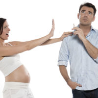 El tabaquismo pasivo de la embaraza también provoca problemas respiratorios en el bebé 