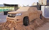 Mira este Chevrolet Colorado "jugando" en la arena