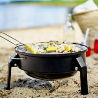 Aprovecha el verano y móntate una bbq en cualquier lugar con la barbacoa portátil más vendida de IKEA: un chollo por 35 euros