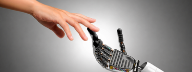 Un estudio afirma que el 70% de nosotros saluda a ChatGPT y pide las cosas "por favor", pero no es por educación ni cortesía