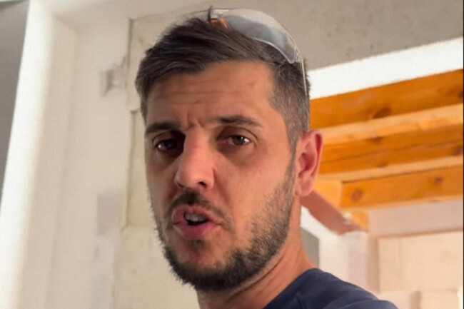 Santiago, fontanero: "Me pagaron 1.588 euros en un día por todas las tuberías viejas de una reforma. Merece la pena"