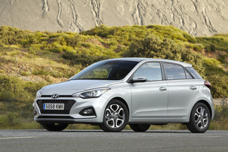 Probamos el Hyundai i20, un coche urbano con motores y tecnología que animan a huír de la ciudad