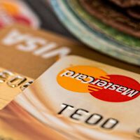 La caída de Redsys, Bizum y el pago con tarjetas explican por qué el dinero en efectivo no puede desaparecer