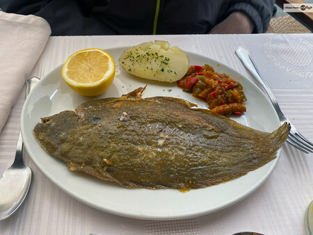 Lenguado a la plancha con pisto y patata cocida