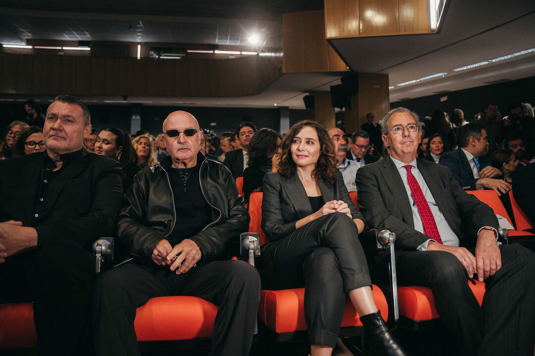 isabel-d-az-ayuso-siempre-en-el-ojo-del-hurac-n-recoge-el-premio-a