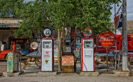 Las gasolineras no le ven tanto problema a la obligación de instalar puntos de recarga para coches eléctricos (por ahora)