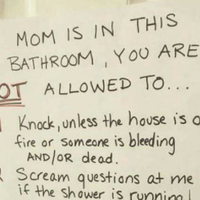 El ingenioso y divertido cartel para el baño que dice lo que todas las madres pensamos