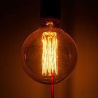 Da igual que tengas una tarifa de la luz con precios fijos baratos. Si la guerra de Irán continúa, al final acabarás pagando más