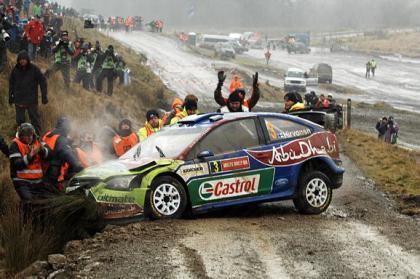 La accidentada primera etapa del Rally de Gales