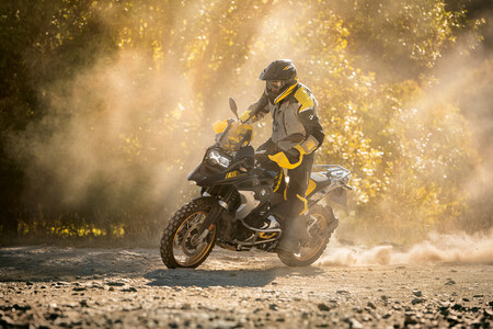 BMW R 1250 GS y R 1250 GS Adventure: más equipadas de serie y una nueva edición especial por los 40 años de GS