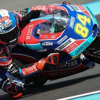 Jakub Kornfeil manda y Marco Bezzecchi mete presión a Jorge Martín en Motegi 