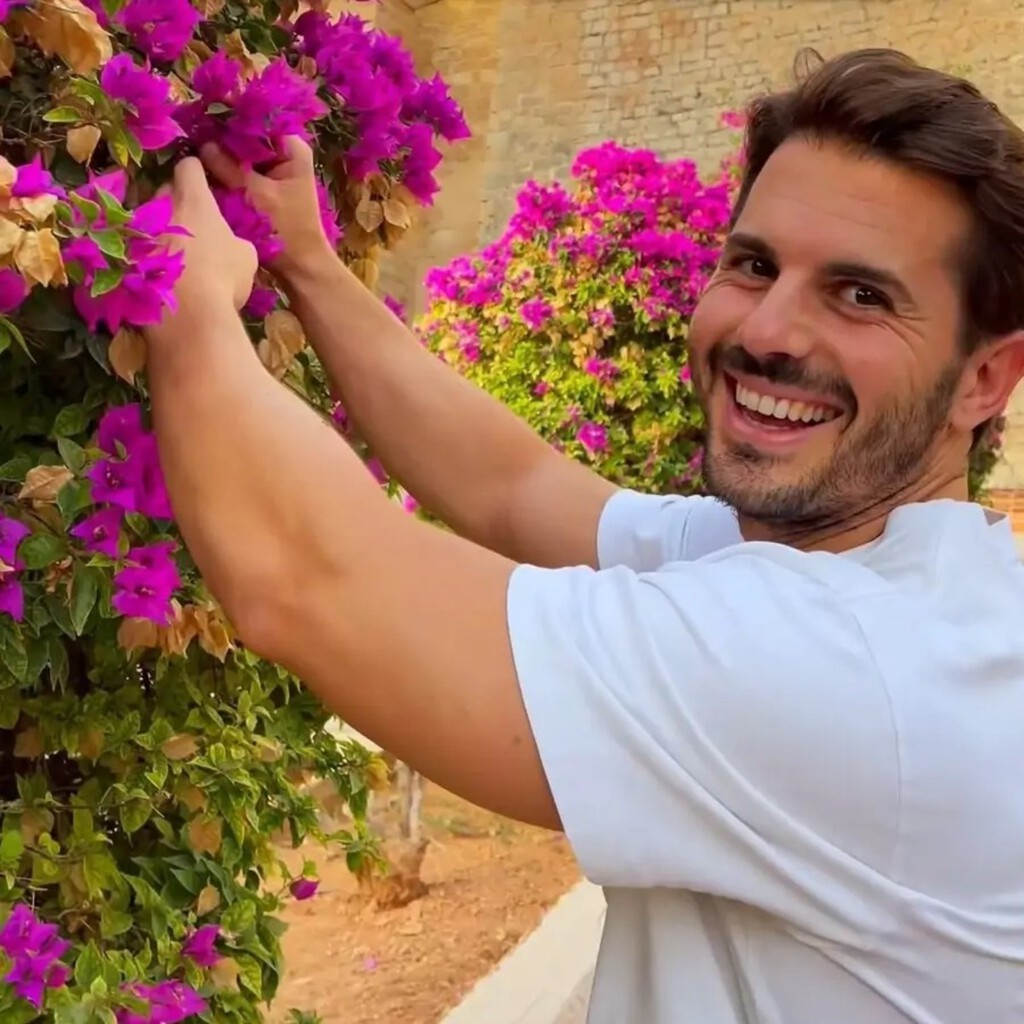 Álvaro Pedrera, experto en jardinería: "Si riegas tus plantas una vez a la semana como rutina, estás cometiendo uno de los errores que más plantas se ha cargado" 