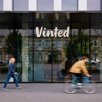 Hay demasiada ropa en el mundo y hay una empresa ganando miles de millones de euros gracias a ello: Vinted