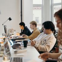 Pensábamos que la generación Z iba a ser el trampolín para la IA: se han convertido en su mayor enemigo