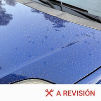 La calima está dejando los coches hechos un asco. Cómo combatirla y que no se convierta en un problema también para tu seguridad 