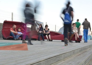 Meetube, asientos urbanos fabricados con tubos flexibles