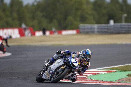 Lorenzo Baldasarri gana gracias al strike de Can Öncü en la primera curva y Triumph vuelve al podio