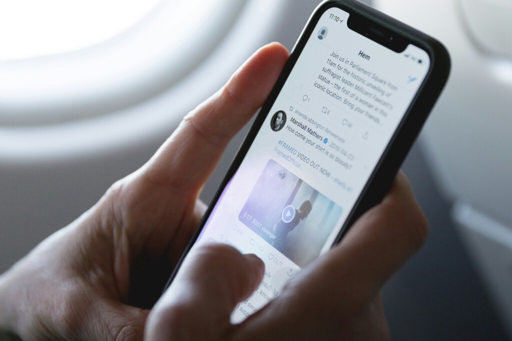 El Gobierno ata en corto a los influencers que publican bulos: tendrán que rectificar y publicar los desmentidos 