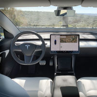 Un conductor alemán se queda sin carnet por manipular la pantalla de su Tesla Model 3 mientras conducía