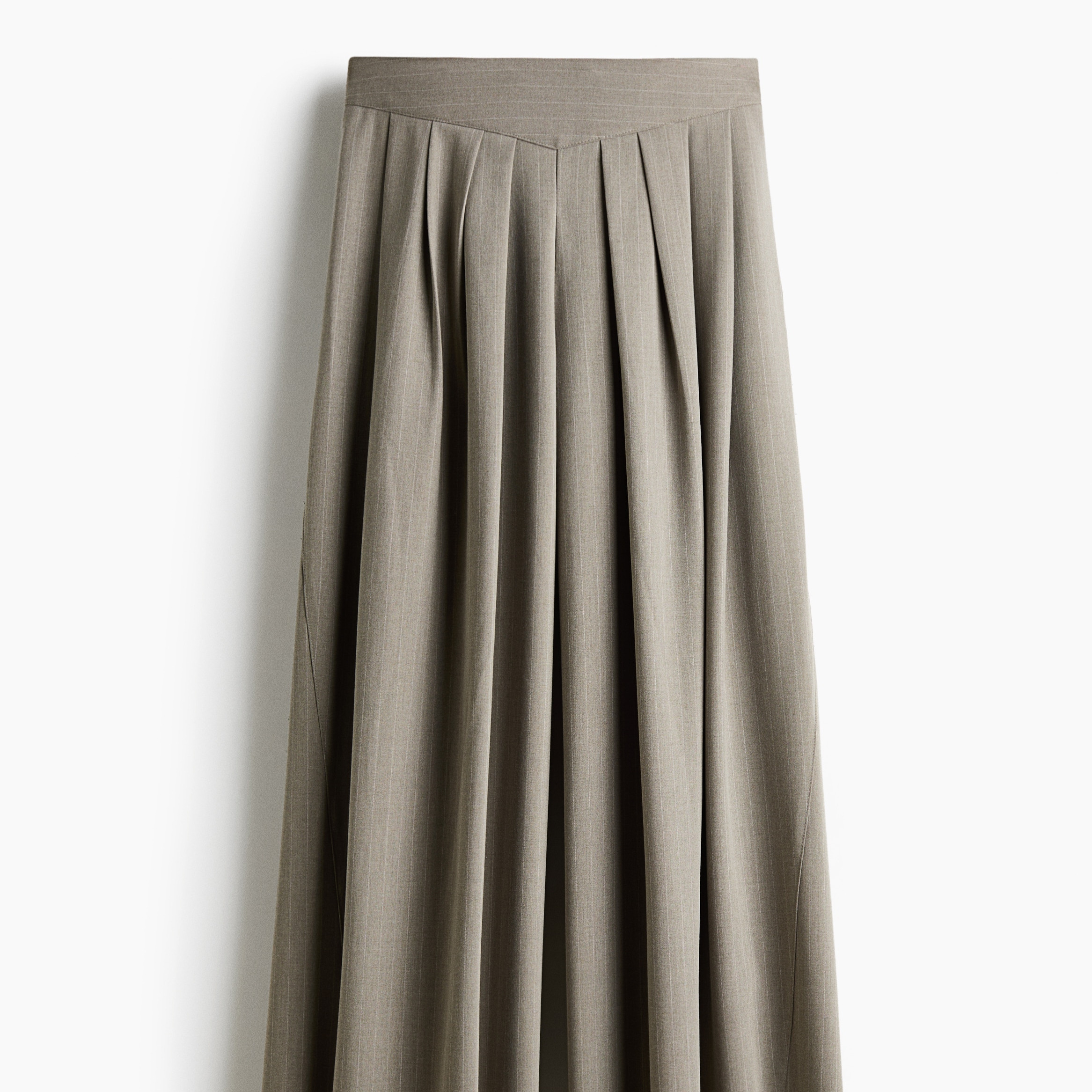Pantalón de corte holgado con pliegues