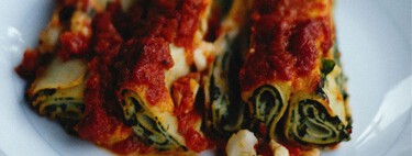 Cómo hacer canelones de queso con espinacas cremosos: puedes añadirle pollo para el relleno