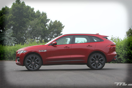 Jaguar F-PACE lateral