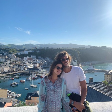 Alba Carrillo pone a parir a Feliciano López, que mira para otro lado en la foto family de sus vacaciones con Sandra Gago