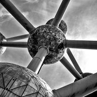 60 años del Atomium y Magritte en 3D 
