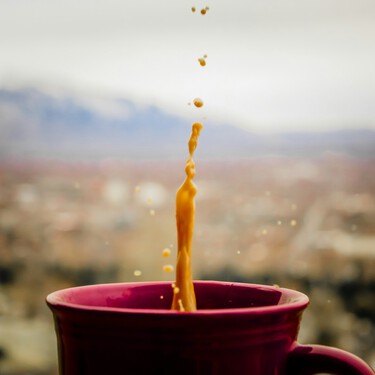 Hemos fichado en Black Friday el regalo perfecto para los amantes del café: una cafetera portátil que cabe en la mano