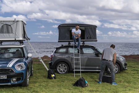 El MINI más grande quiere que te vayas de escapada: ya puedes acampar en el techo de tu Countryman