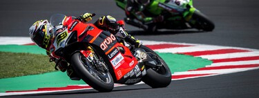 Álvaro Bautista da un mazazo al mundial de Superbikes cerrando el doblete en Misano; Xavi Vierge, al hospital