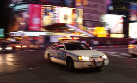 El policía que disparaba críticas fotográficas