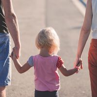 11 consecuencias de la sobreprotección en el desarrollo emocional de los hijos