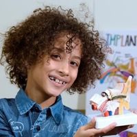 Fernando, el niño vallisoletano de ocho años que ha ideado un implante auditivo revolucionario