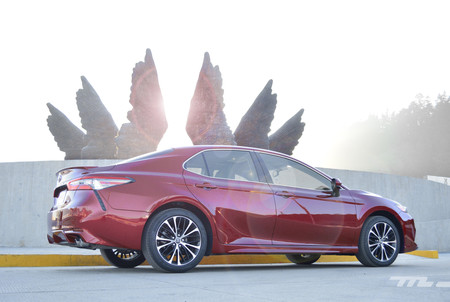 Toyota Camry 2018 3