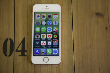 El iPhone SE ya es uno de los teléfonos más vendidos, aunque la palma se la lleva el Galaxy S7