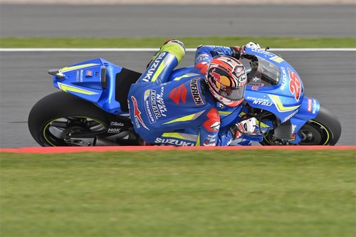 Maverick Viñales lleva a Suzuki al delirio en Silverstone, la tierra de Barry Sheene