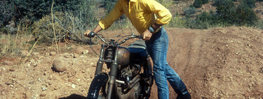 A Elvis Presley flipó tanto la primera vez que probó una Triumph que compró nueve para sus amigos y tuvieron una banda. Hoy le hacen una moto homenaje