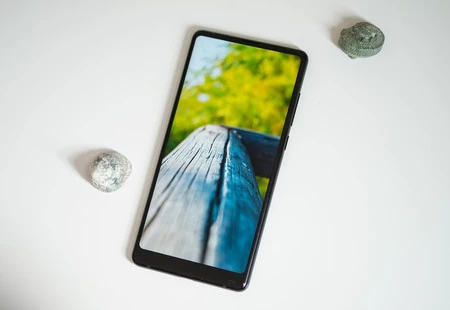 Mi 7には、Mi Mix 2スタイルの18:9 OLEDディスプレイが搭載されます。