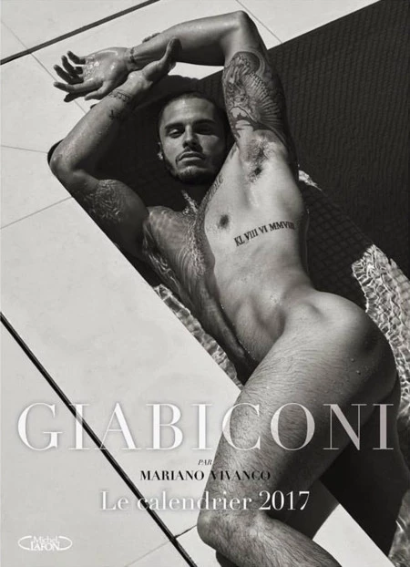Baptiste Giabiconi sube la temperatura en Instagram al posar desnudo para un nuevo calendario